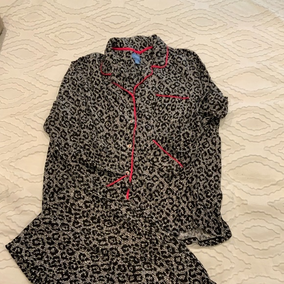 SOLD!! Bundle of 3 pairs of Ladies Pajamas~Sizes L & XL - Picture 4 of 9